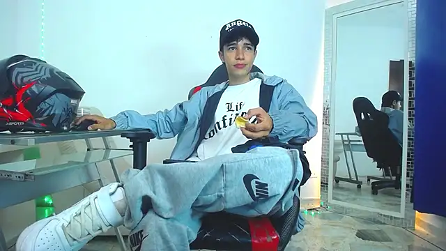 Zacktk7 online show from 12-25-24, 06:30