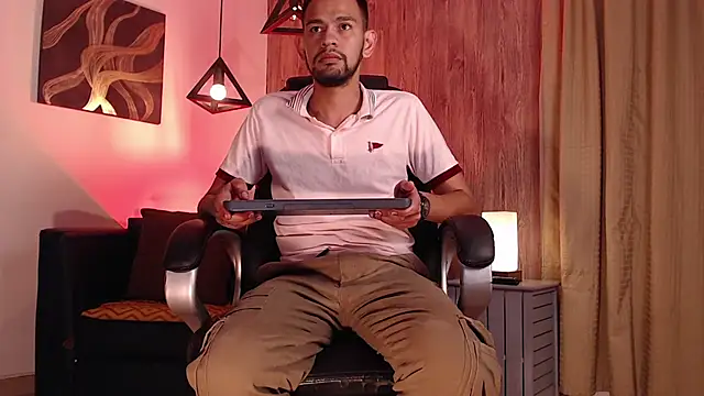 Snapshot of Bedobigcock chatting on 01-01-25, 01:37 Bedobigcock online show from 01-01-25, 01:37