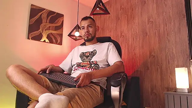 Snapshot of Bedobigcock chatting on 02-08-25, 01:54 Bedobigcock online show from 02-08-25, 01:54