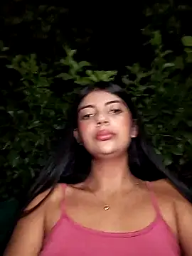 Snapshot of Baby_Niels chatting on 02-15-25, 02:58 Baby Niels online show from 02-15-25, 02:58