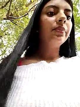 Snapshot of Baby_Niels chatting on 02-17-25, 01:32 Baby Niels online show from 02-17-25, 01:32