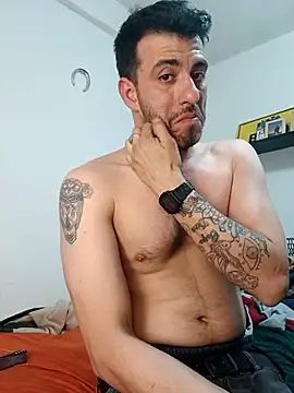 Snapshot of jhonyhot9292 chatting on 03-10-26, 01:32 jhonyhot9292 online show from 03-10-26, 01:32