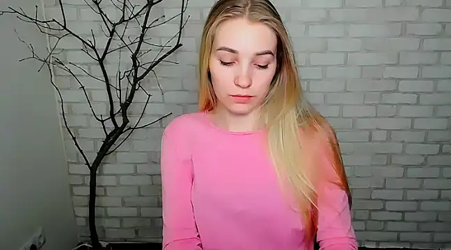 Queen ofLove online show from 03-18-25, 05:21