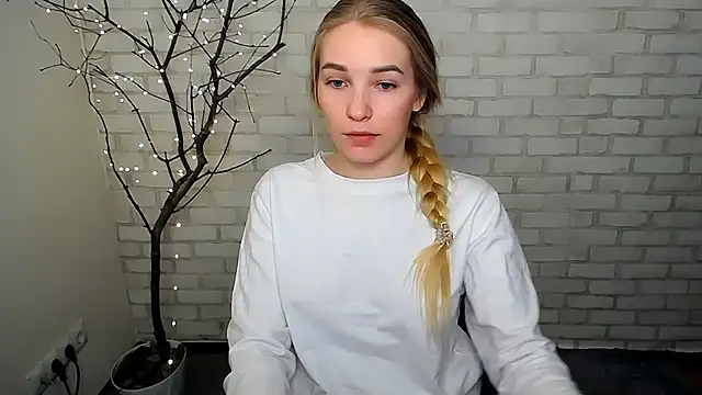 Queen ofLove online show from 03-19-25, 06:01