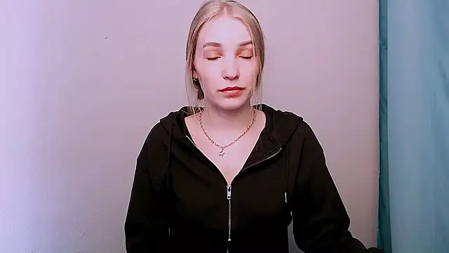 Queen ofLove online show from 03-05-26, 01:29