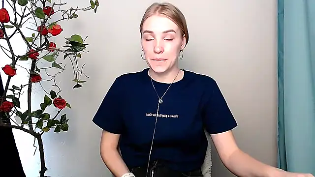 Queen ofLove online show from 03-17-26, 11:46