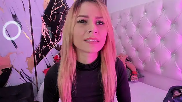 Snapshot of sophiee_evanss_ chatting on 12-21-24, 09:23 sophiee evanss online show from 12-21-24, 09:23