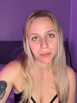 lunawolf21 online show from 10-21-25, 06:47