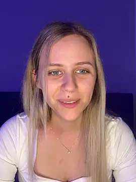 lunawolf21 online show from 12-23-25, 07:28