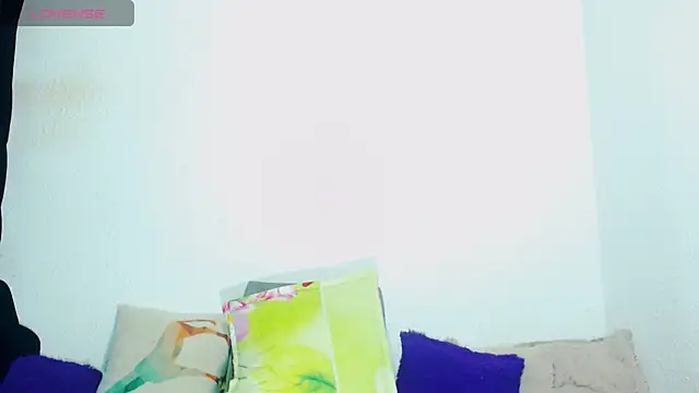 Snapshot of alexandrasexy32 chatting on 06-12-26, 04:06 alexandrasexy32 online show from 06-12-26, 04:06