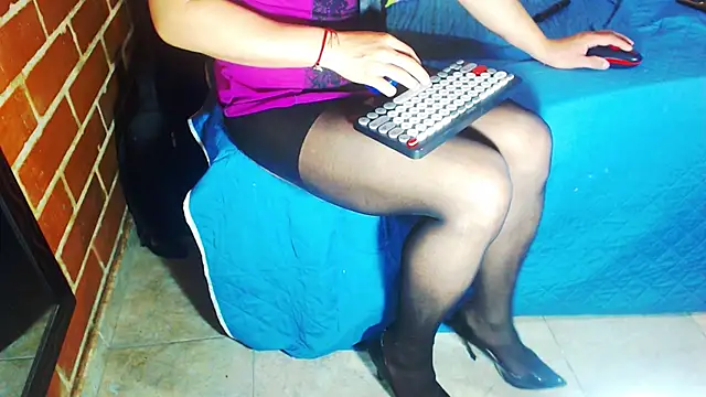 Snapshot of alexandrasexy32 chatting on 07-31-26, 05:23 alexandrasexy32 online show from 07-31-26, 05:23