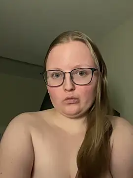 Snapshot of lexie_lilacs chatting on 02-28-25, 12:43 lexie lilacs online show from 02-28-25, 12:43