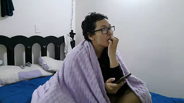 luxandracon23 online show from 03-24-26, 01:05