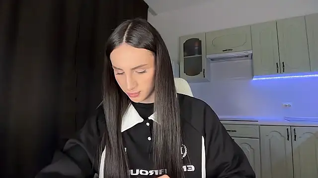 Kim Oberlin  online show from 02-21-26, 04:08