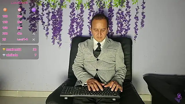 Snapshot of yazforeSolo chatting on 02-10-26, 02:15 yazforeSolo online show from 02-10-26, 02:15