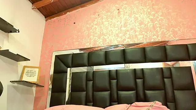 Snapshot of Sofia_martiin chatting on 11-11-25, 03:06 Sofia martiin online show from 11-11-25, 03:06