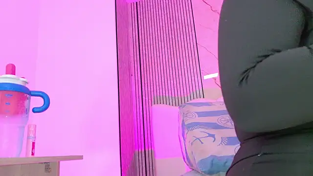 Sofia martiin online show from 04-26-26, 03:15