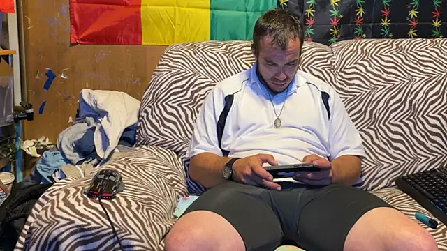 Snapshot of ScubaStevex chatting on 06-23-26, 06:33 ScubaStevex online show from 06-23-26, 06:33