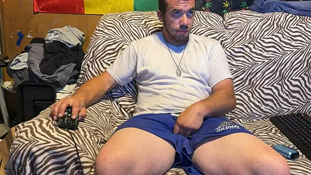 Snapshot of ScubaStevex chatting on 06-26-26, 01:59 ScubaStevex online show from 06-26-26, 01:59