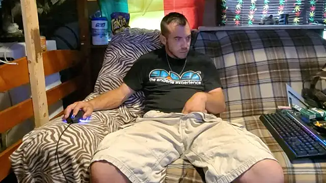 Snapshot of ScubaStevex chatting on 07-28-26, 03:21 ScubaStevex online show from 07-28-26, 03:21