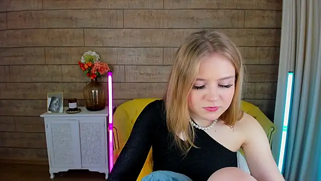 Snapshot of SelinSwarovski chatting on 02-04-25, 02:49 SelinSwarovski online show from 02-04-25, 02:49