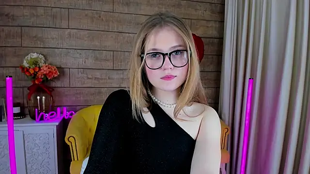Snapshot of SelinSwarovski chatting on 02-17-25, 10:58 SelinSwarovski online show from 02-17-25, 10:58