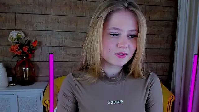 Snapshot of SelinSwarovski chatting on 02-22-25, 10:31 SelinSwarovski online show from 02-22-25, 10:31