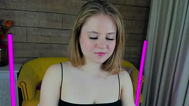 Snapshot of SelinSwarovski chatting on 02-24-25, 04:36 SelinSwarovski online show from 02-24-25, 04:36