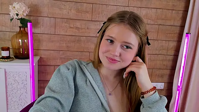 Snapshot of SelinSwarovski chatting on 03-18-25, 03:20 SelinSwarovski online show from 03-18-25, 03:20