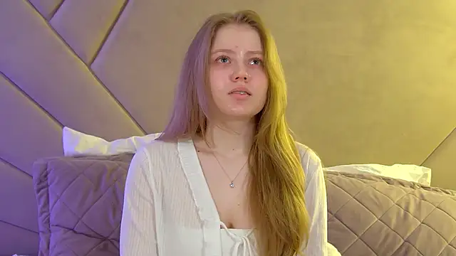 SelinSwarovski online show from 04-28-26, 04:23