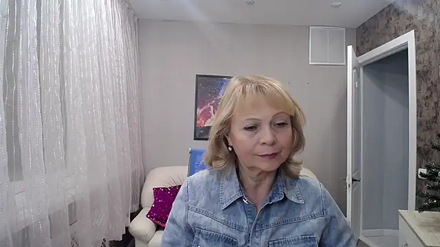 Snapshot of Milla_Cutie18 chatting on 12-13-24, 06:31 Milla Cutie18 online show from 12-13-24, 06:31