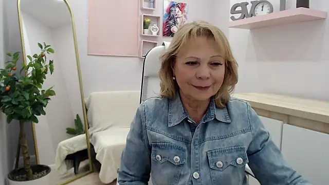 Snapshot of Milla_Cutie18 chatting on 02-26-25, 12:14 Milla Cutie18 online show from 02-26-25, 12:14