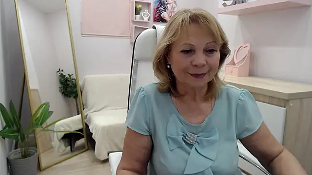 Snapshot of Milla_Cutie18 chatting on 02-27-25, 11:52 Milla Cutie18 online show from 02-27-25, 11:52