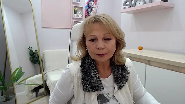 Snapshot of Milla_Cutie18 chatting on 03-05-25, 12:11 Milla Cutie18 online show from 03-05-25, 12:11