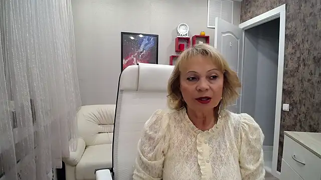 Snapshot of Milla_Cutie18 chatting on 10-15-25, 04:45 Milla Cutie18 online show from 10-15-25, 04:45