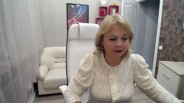 Snapshot of Milla_Cutie18 chatting on 10-31-25, 05:19 Milla Cutie18 online show from 10-31-25, 05:19