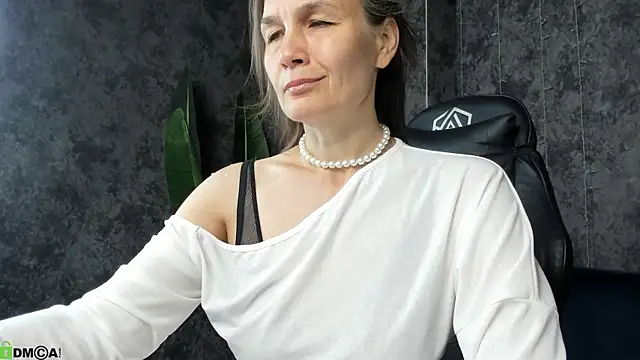 Lillian White online show from 07-15-26, 01:00