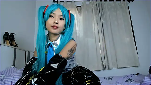 Snapshot of alina_dream chatting on 02-15-25, 04:36 alina dream online show from 02-15-25, 04:36