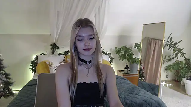Snapshot of BattyMelody chatting on 12-20-24, 11:05 BattyMelody online show from 12-20-24, 11:05