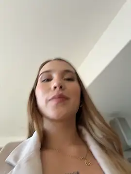 SophieRaily  online show from 01-07-26, 08:33