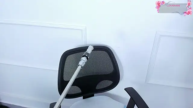Snapshot of MiiaaMoonroee chatting on 12-11-24, 08:28 MiiaaMoonroee online show from 12-11-24, 08:28