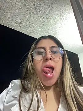 Snapshot of girl_anni chatting on 10-07-25, 11:13 girl anni online show from 10-07-25, 11:13