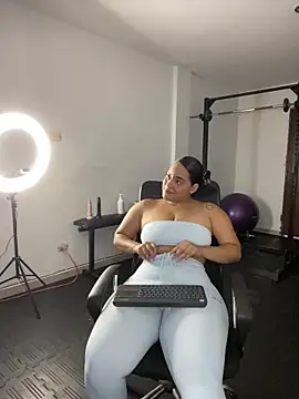 Snapshot of Violetrousse chatting on 09-14-25, 04:17 Violetrousse online show from 09-14-25, 04:17