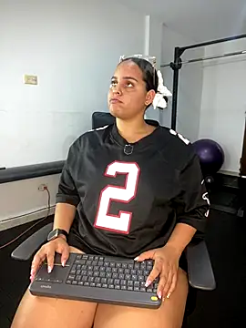 Snapshot of Violetrousse chatting on 10-05-25, 06:50 Violetrousse online show from 10-05-25, 06:50