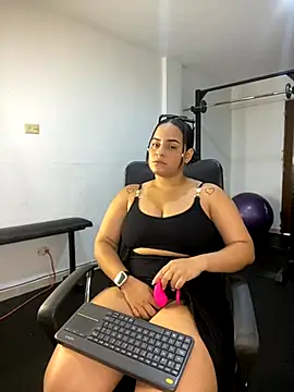 Snapshot of Violetrousse chatting on 10-12-25, 07:02 Violetrousse online show from 10-12-25, 07:02