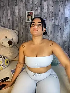 Snapshot of Violetrousse chatting on 11-02-25, 07:05 Violetrousse online show from 11-02-25, 07:05