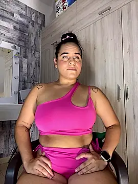 Snapshot of Violetrousse chatting on 01-18-26, 12:36 Violetrousse online show from 01-18-26, 12:36