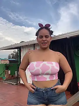 Snapshot of Violetrousse chatting on 02-05-26, 09:19 Violetrousse online show from 02-05-26, 09:19