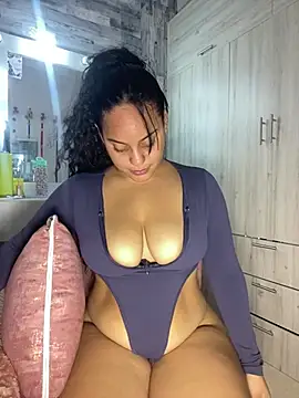 Snapshot of Violetrousse chatting on 03-09-26, 06:56 Violetrousse online show from 03-09-26, 06:56