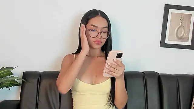 Snapshot of Mia_petite01 chatting on 09-17-25, 09:49 Mia petite01 online show from 09-17-25, 09:49